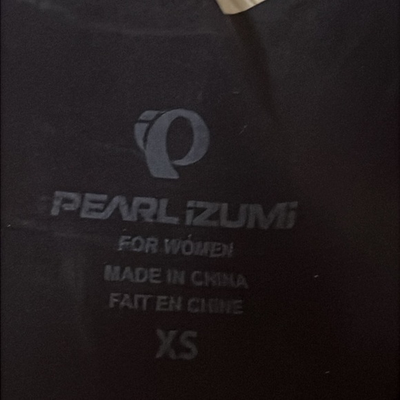 Pearl Izumi peach top with built in bra. Pretty and stylish. Size XS - Picture 3 of 7